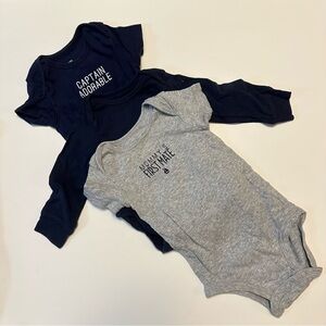 💚 Carter's Navy and Gray Bodysuits Set